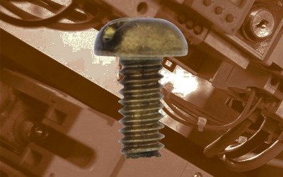 Tornillo gota ranurado de latón